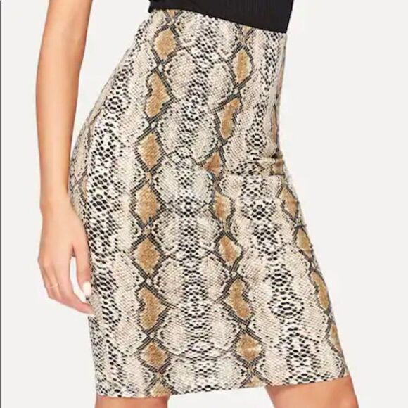 Snakeskin Bodycon Knee Length Skirt - Picture 3 of 3